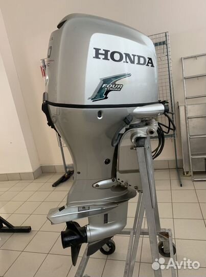 Подвесной лодочный мотор Honda BF 90