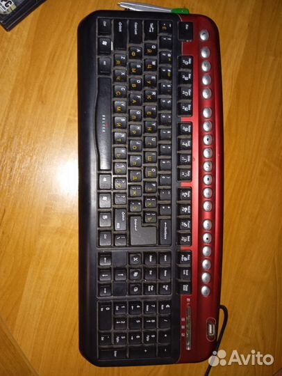 Клавиатура проводная работает