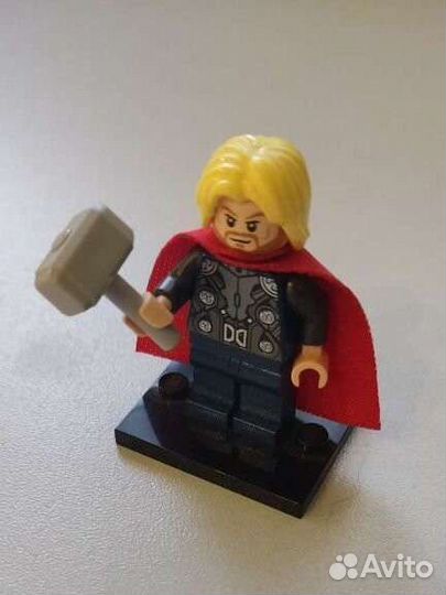 Lego минифигурка Тор