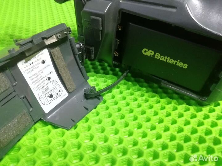 Видеокамера Hitachi VM- E338E