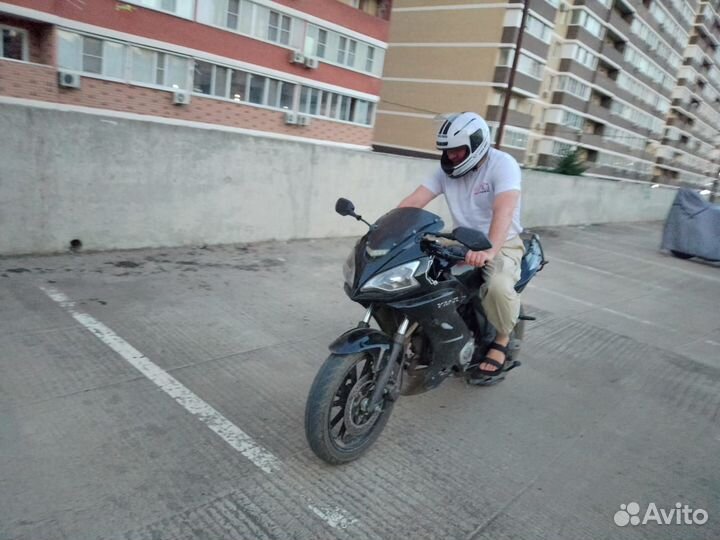 Скутер выглядит как спортбайк (50 кубов)