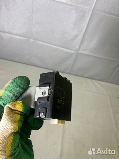 Блок управления замками Land Cruiser 200