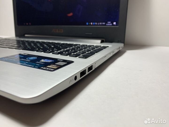 Мощный ноутбук Asus i3/6gb/2видеокарты/ssd/1tb