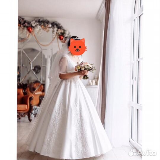 Шикарное свадебное платье) атласное, белое