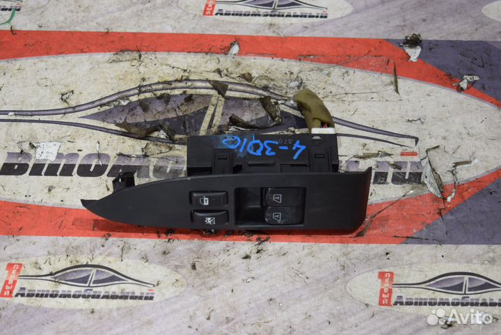 Блок управления стеклами перед право c Nissan Skyl