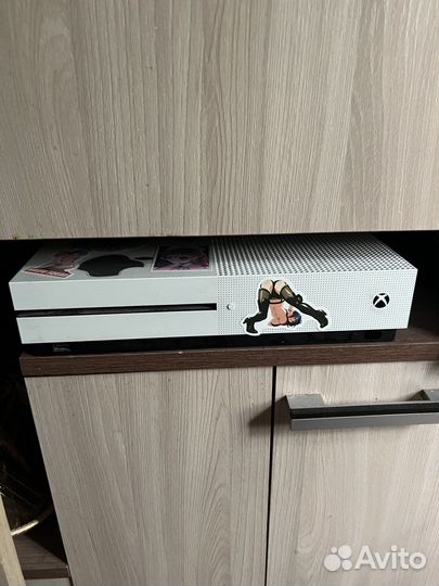 Xbox one s 1tb с играми