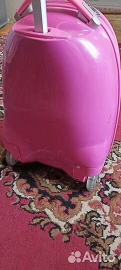 Детский чемодан на колесиках