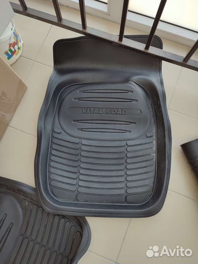 Автомобильные коврики резиновые универсальные