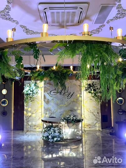 Свадебный стол молодоженов, украшение зала Свадьба