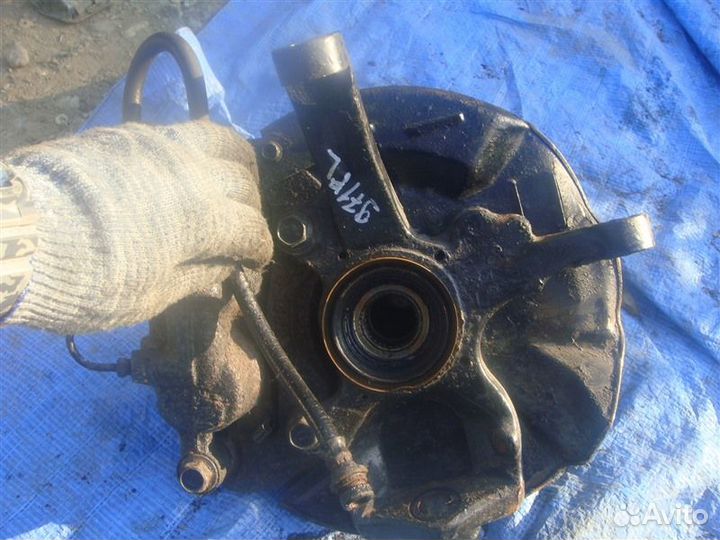 Ступица передняя левая Mitsubishi Pajero V21C 1996