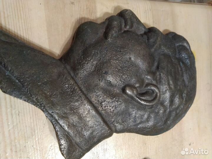 Барельеф сталин