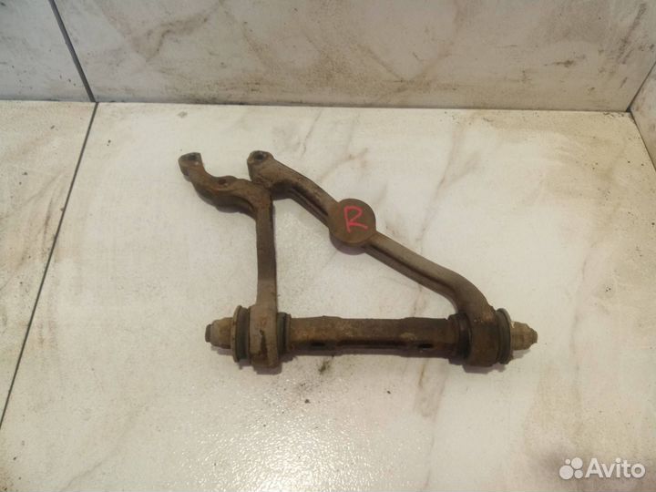 Рычаг передний правый верхний Chevrolet Niva 21236