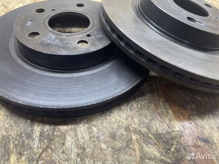 Тормозной диск Toyota Corolla E150/E180 Auris