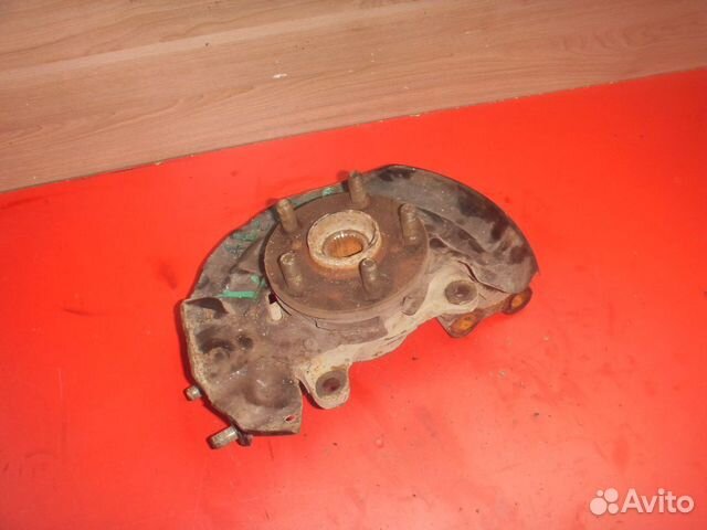 Кулак поворотный передний правый Toyota Avensis 1