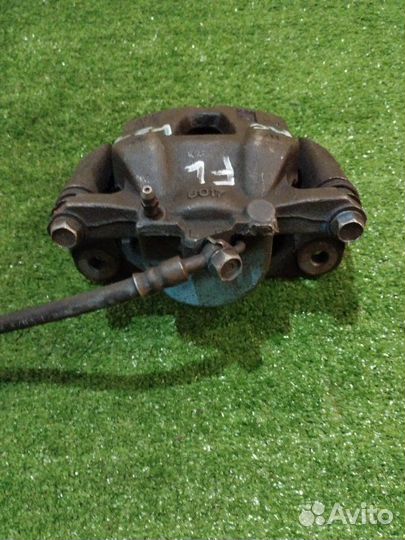 Суппорт передний левый Toyota Camry Gracia MCV21