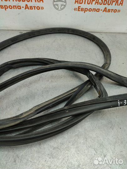 Уплотнитель задний правый Hyundai I30 хэтчбек 1.6