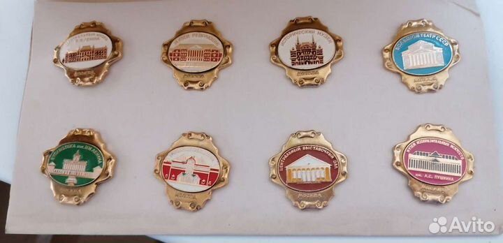 Значки СССР памятники