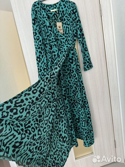 Платье новое леопард летнее 42 44 с поясом запахом