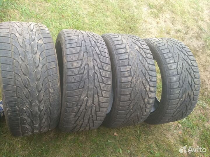 Nokian Tyres Hakkapeliitta R2 SUV 275/40 R20 106R