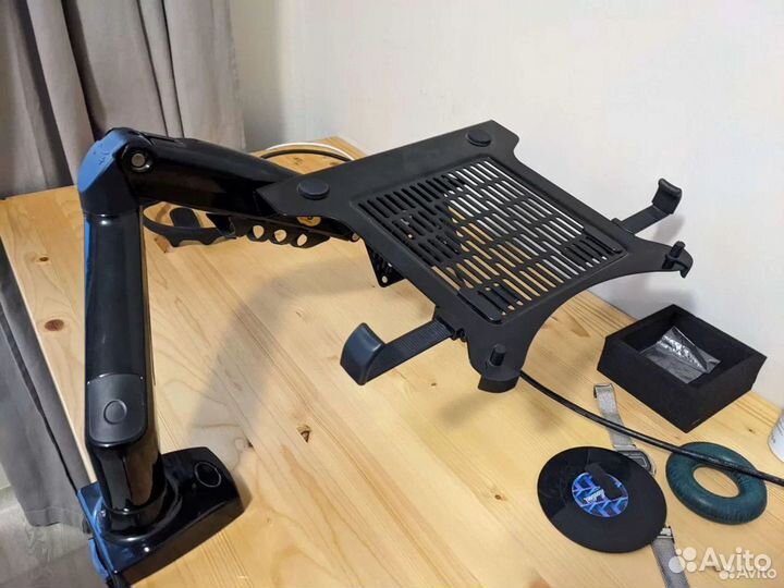 Кронштейн для монитора с газлифтом