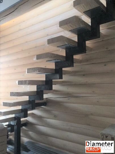 Поворотная лестница от поставщика