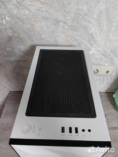 Игровой компьютер с монитором