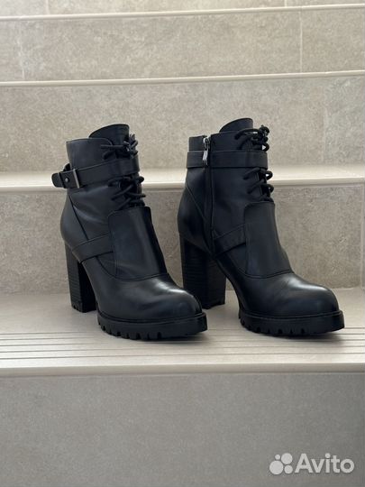 Ботинки женские
