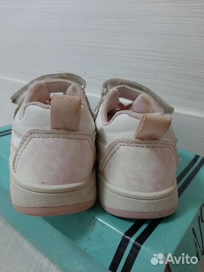 Кроссовки со светящейся подошвой 24