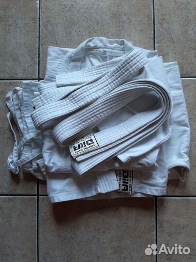 Самбовка и брюки для занятий единоборствами