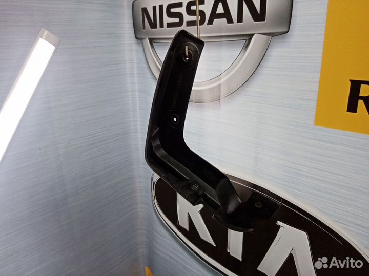 Брызговик передний Hyundai solaris 2 Лев