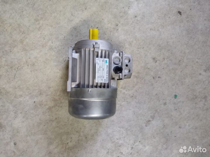 Продам электромотор 220V для шиномонтажного станка