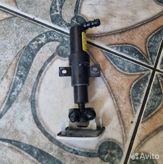 Форсунка омывателя Volkswagen Passat B6