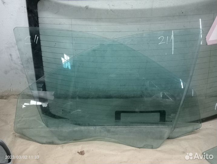 Стекла дверей Мерседес Е 211 есть все 4