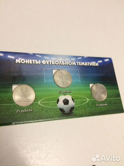 Коллекционный альбом с монетами футбольной тематик