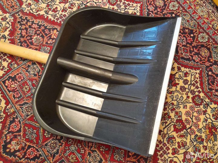 Лопата для уборки снега