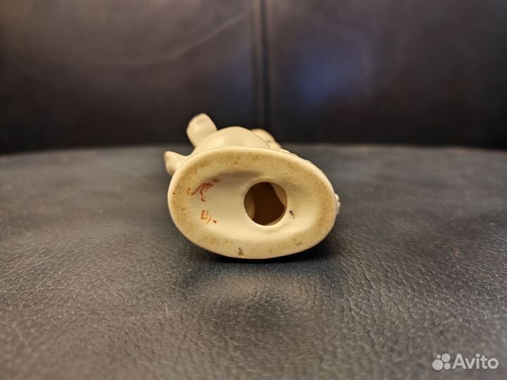 Фарфоровая фигурка, Девочка с мячиком 9 см. лфз