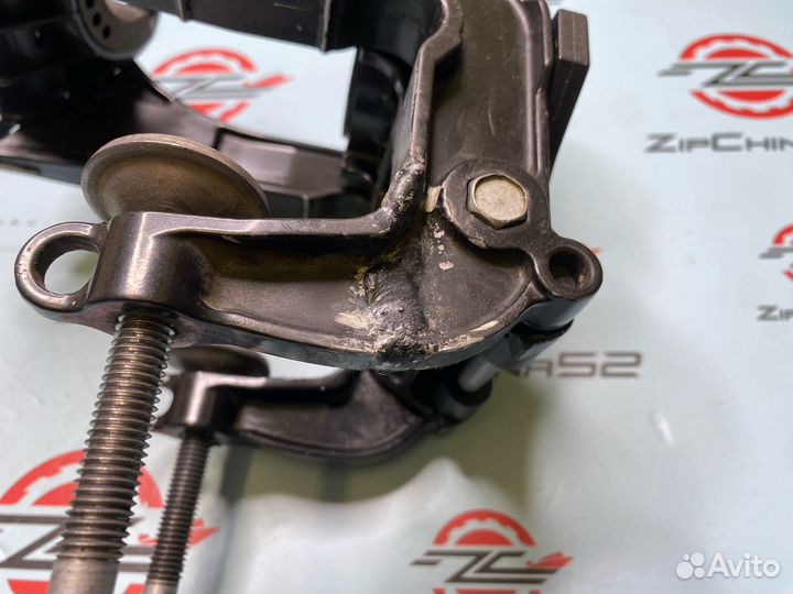 Поворотный кронштейн в сборе Suzuki DF2.5