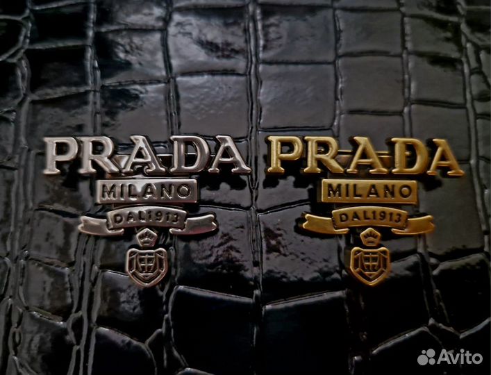 Брошь Prada