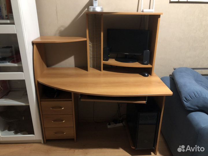 Компьютерный стол