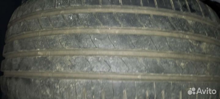 Kumho Ecsta HS51 235/45 R18 98