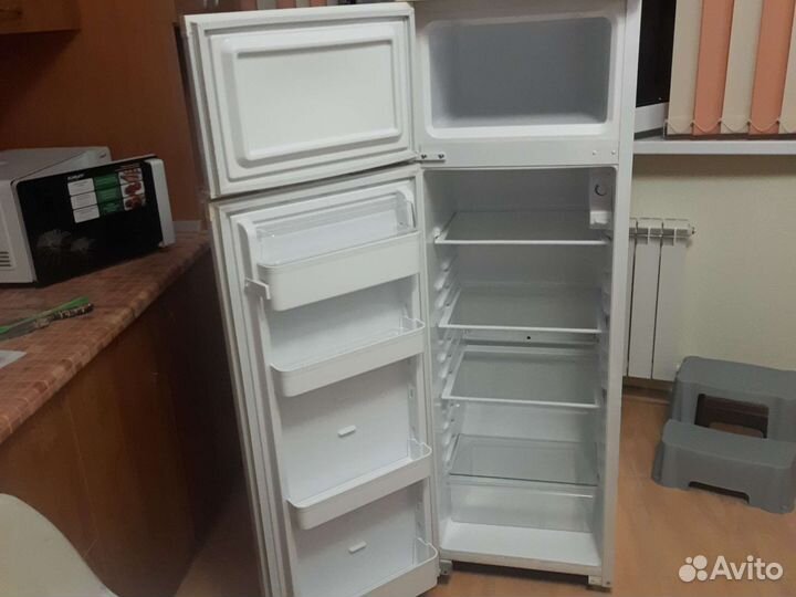 Холодильник двухкамерный Саратов 263 б/у