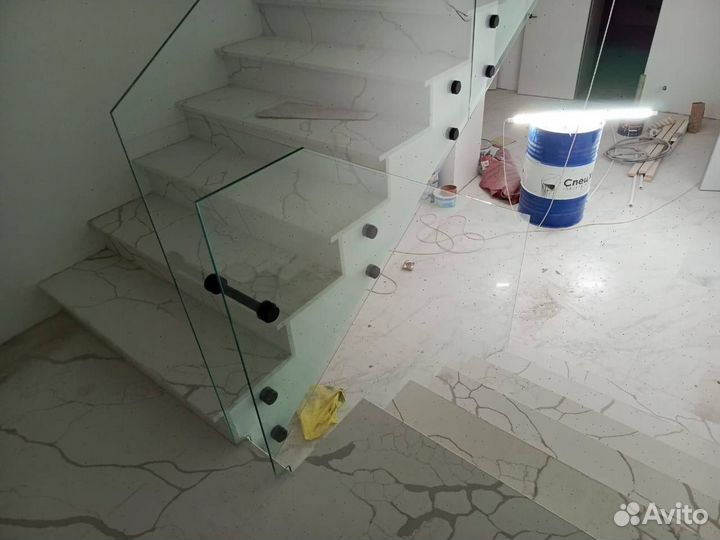 Лестничные ограждения из стекла Перила