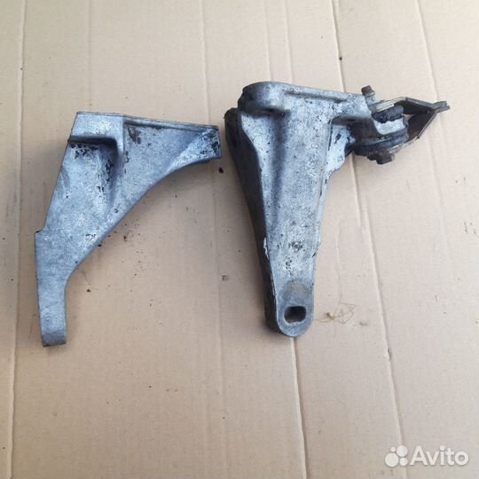 Крепленияя коробки ауди 100 200 с3