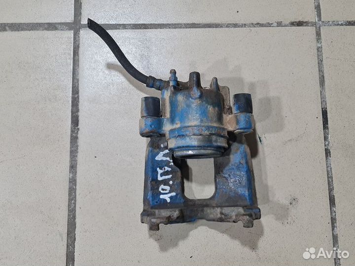 Передний суппорт Ford Focus 1 седан