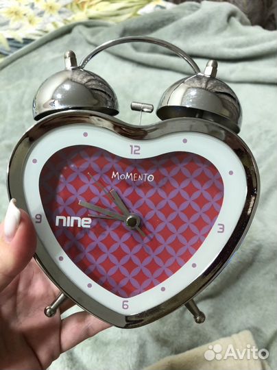 Будильник красный куб