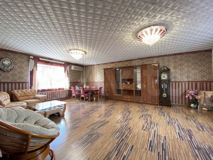 Дом 282 м² на участке 10 сот.