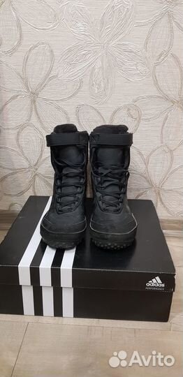 Спортивные ботинки