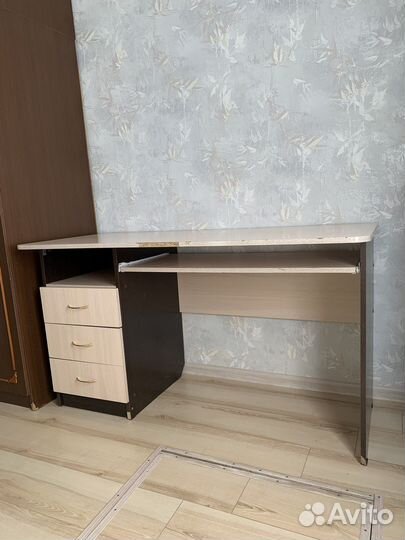 Письменный стол