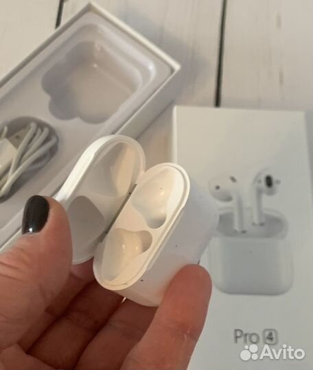 Кейс, чехол для наушников PRO 4 + зарядный кабель