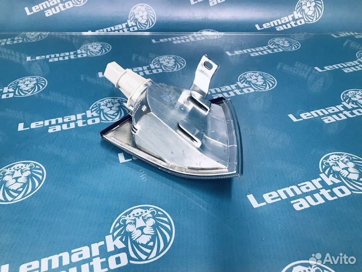 Указатель поворота левый Skoda Octavia